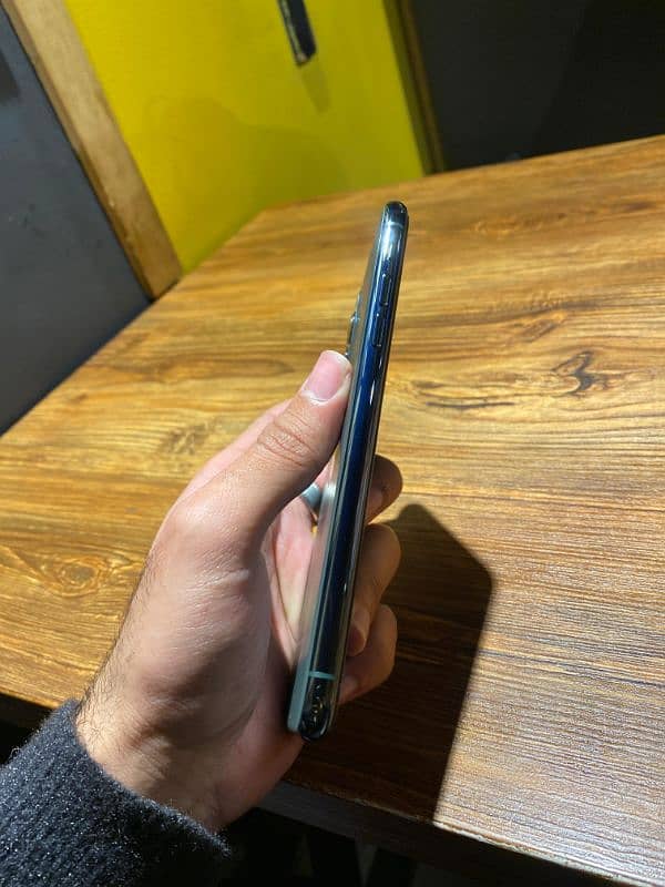 iphone 11 pro max 2