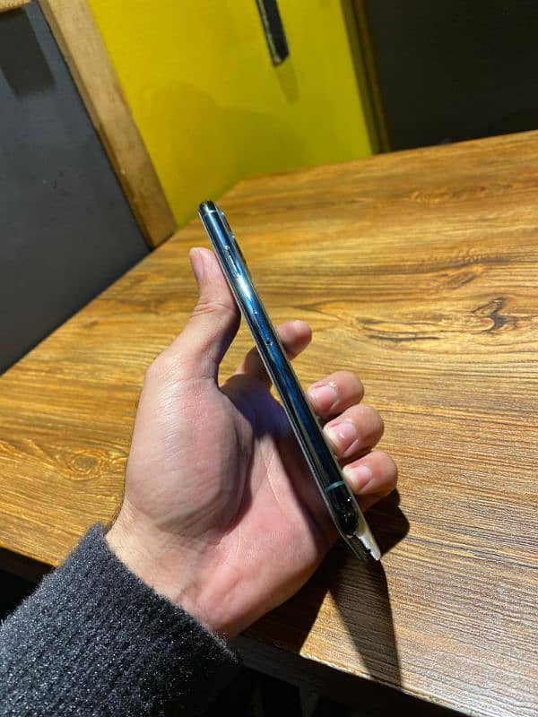 iphone 11 pro max 3