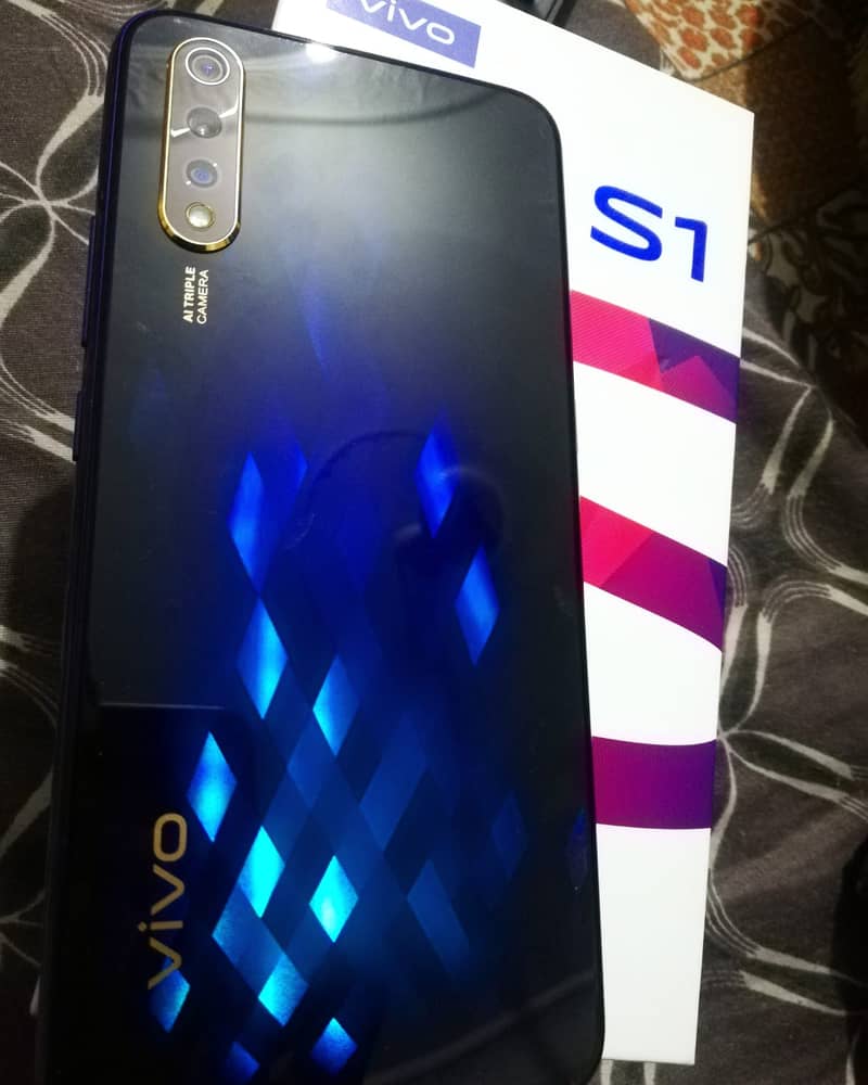 Vivo S1 4 GB 128 GB 0