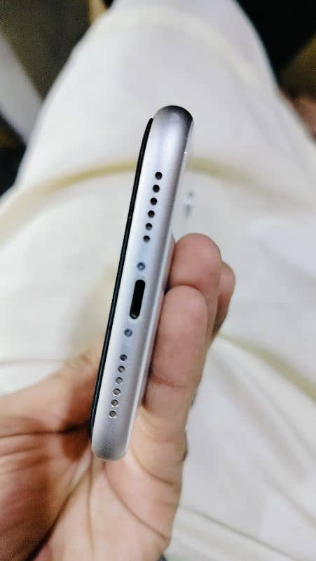 iphone 11 condition 10/10 pta approved 2