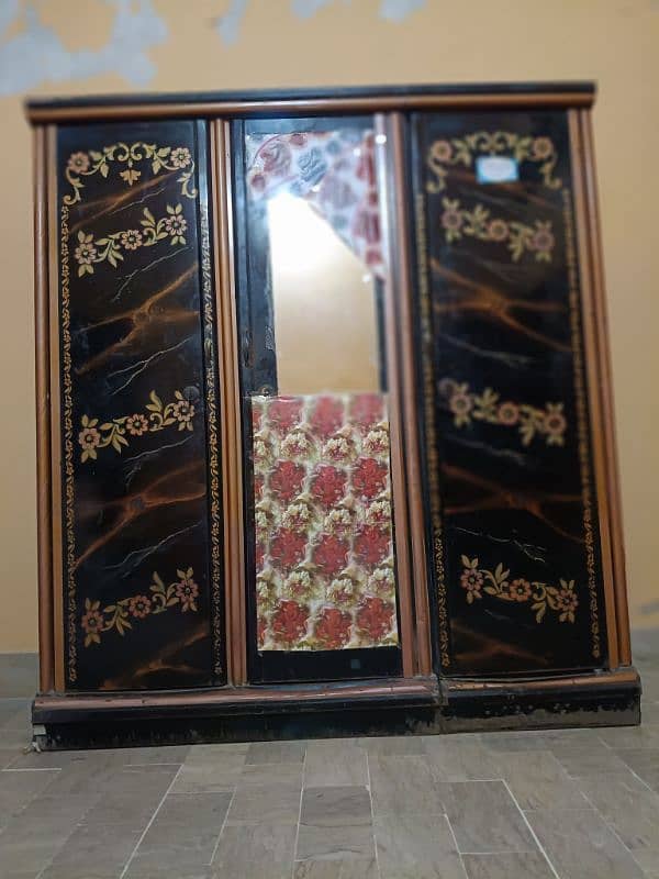 Almari and Divider for Sale 5