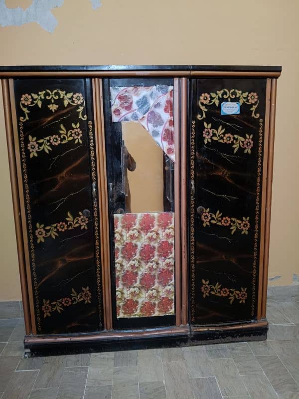 Almari and Divider for Sale 6