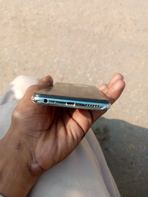 vivo y 17  only Charger  8gb ram . . .  And 256 Gb Memory ha . . . . 3