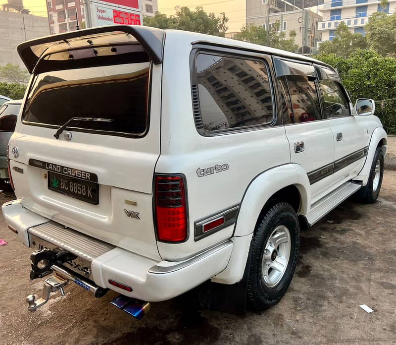 Toyota Land Cruiser 1990 3