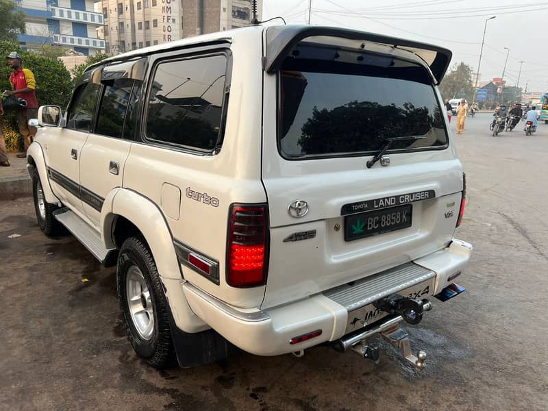 Toyota Land Cruiser 1990 4