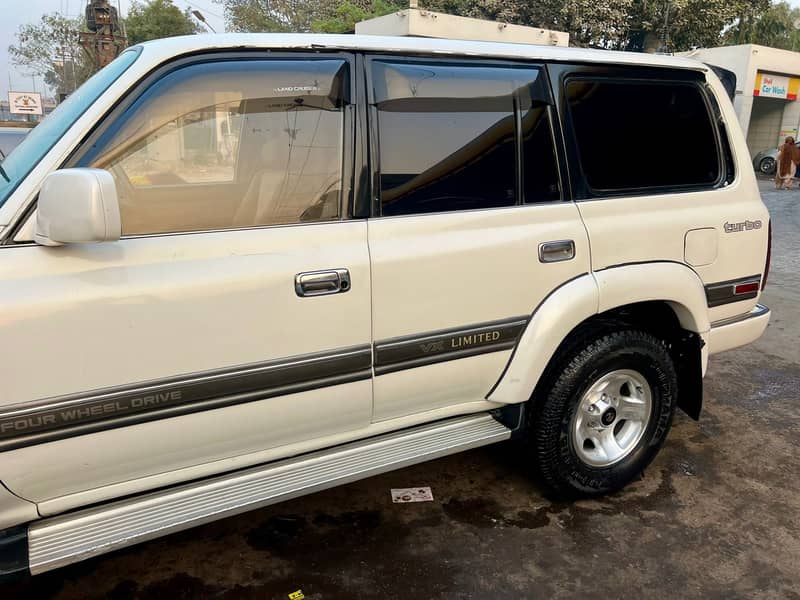 Toyota Land Cruiser 1990 6