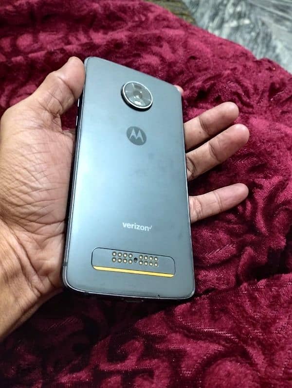 Motorola z4 in good condition  4 GB ram 128 GB storage 1