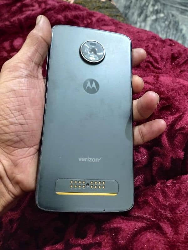 Motorola z4 in good condition  4 GB ram 128 GB storage 3