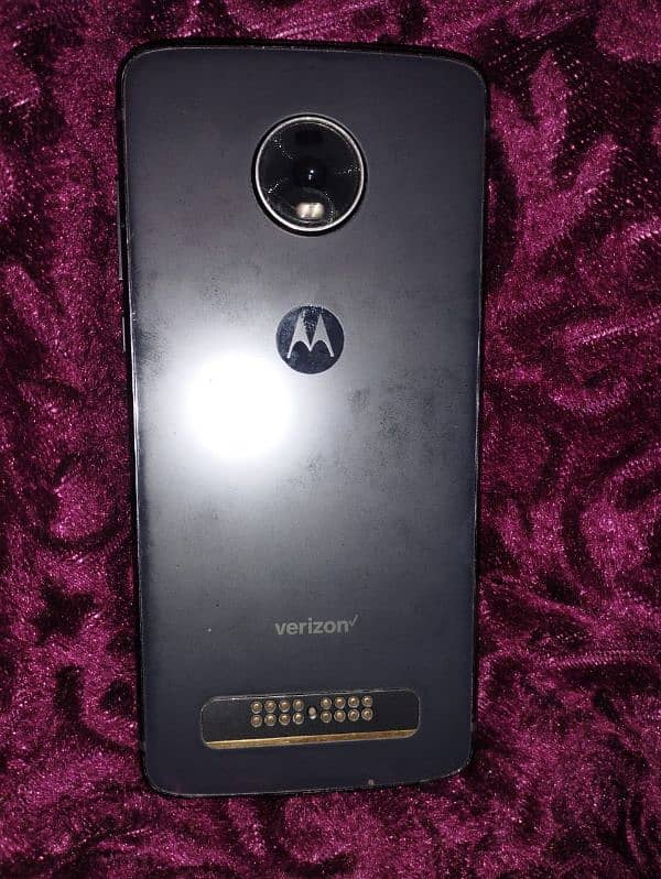 Motorola z4 in good condition  4 GB ram 128 GB storage 4