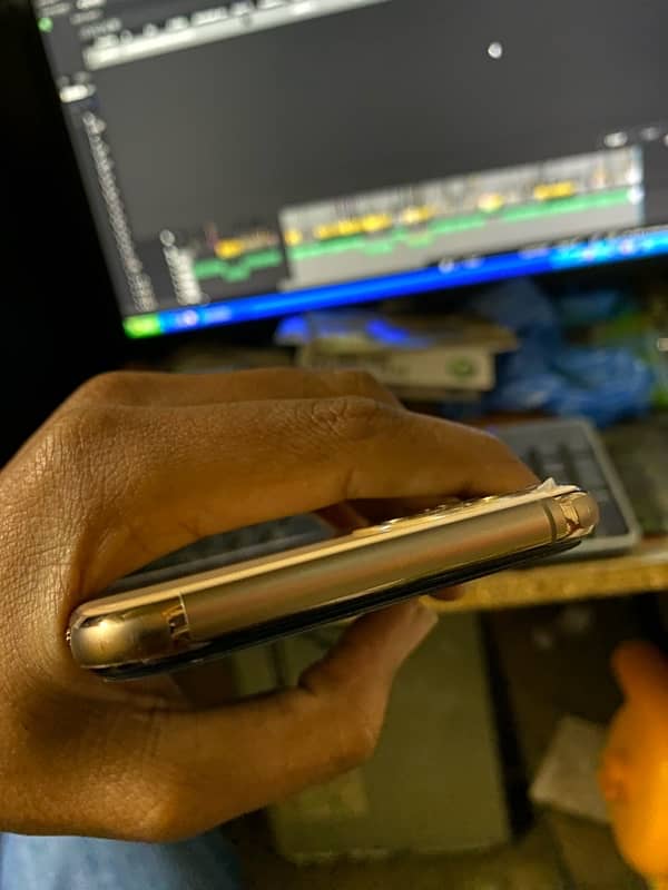 iphone 11 pro max pta 256Gb 3