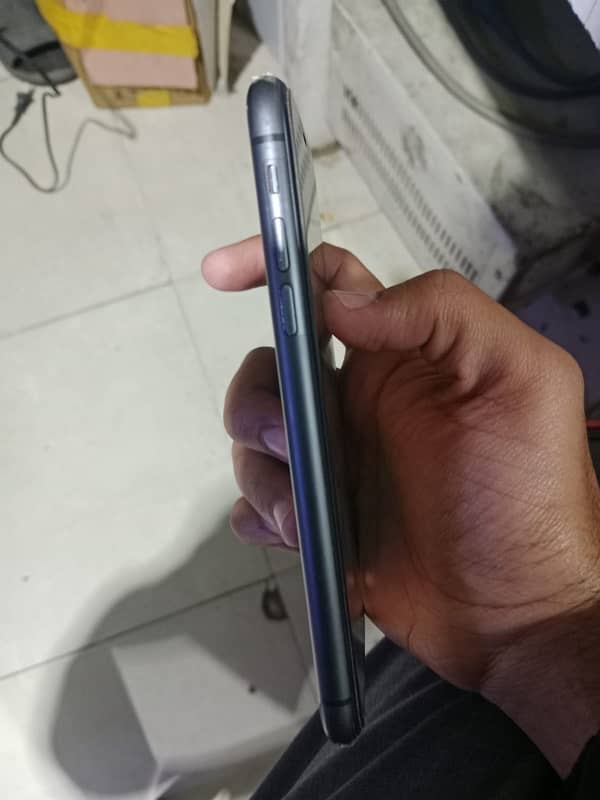 Apple iphone 11 64GB PTA 2