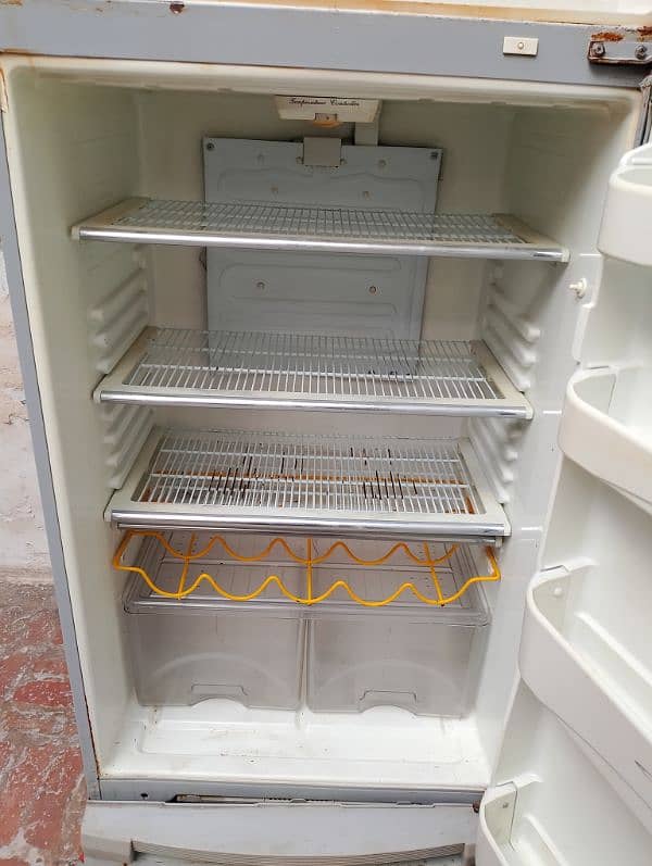 Dawlance full size fridge for sale 6