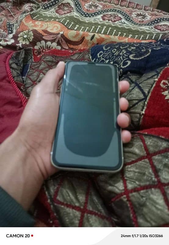 iphone 11 good condition 10/10 water pack 1