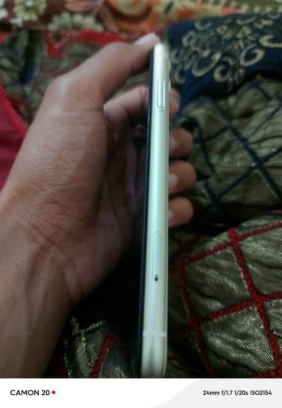 iphone 11 good condition 10/10 water pack 3