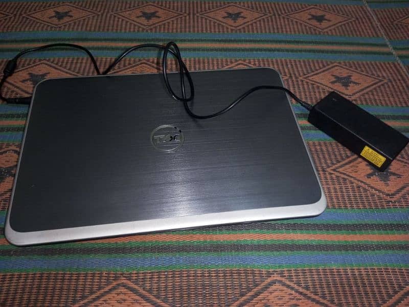 Dell laptop cor i3 2nd Gen screen ma laina ha 4