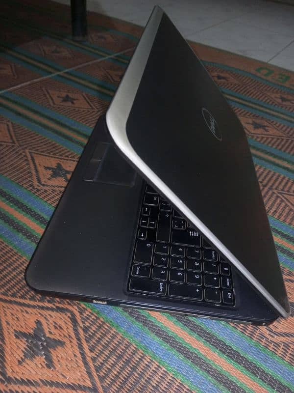 Dell laptop cor i3 2nd Gen screen ma laina ha 6