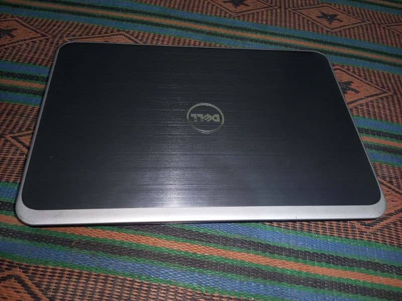 Dell laptop cor i3 2nd Gen screen ma laina ha 7