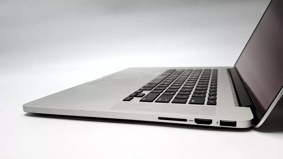 Macbook Pro 2015 15inch Core i7 16/512 M2 Apple SSD 2GB Radeon R9 GPU 4