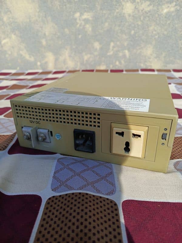 US Company UPS in Good Condition 1