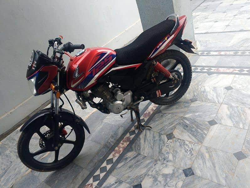 2 bikes for sale Honda cb125f 2021  Suzuki 110 2017 0