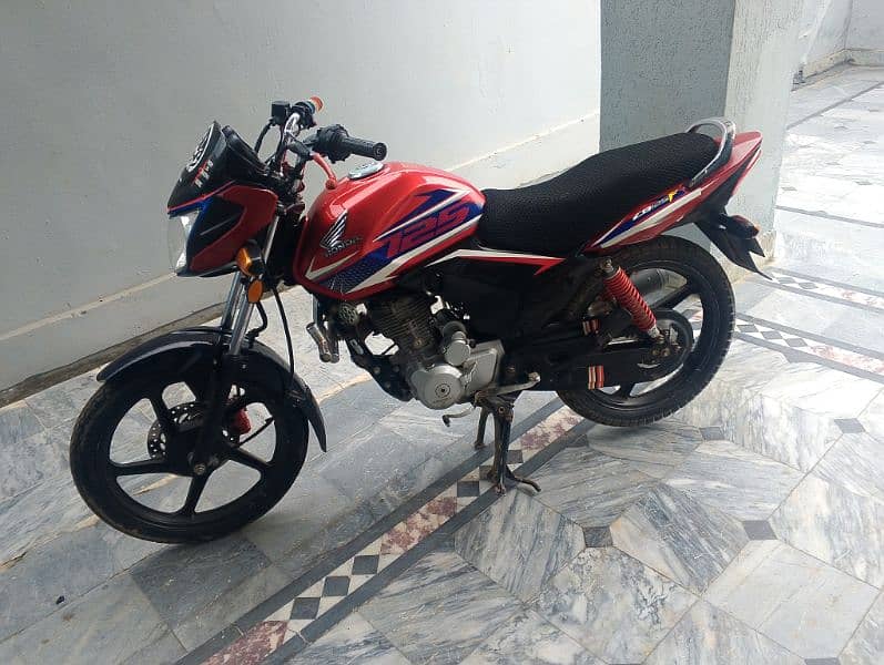 2 bikes for sale Honda cb125f 2021  Suzuki 110 2017 1