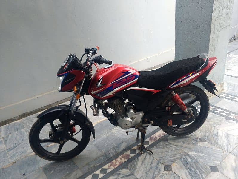 2 bikes for sale Honda cb125f 2021  Suzuki 110 2017 6