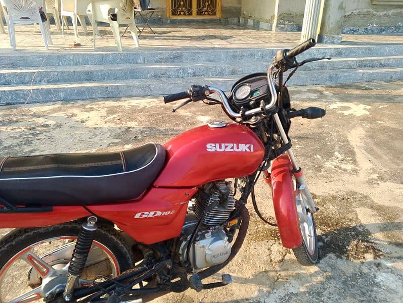 2 bikes for sale Honda cb125f 2021  Suzuki 110 2017 11