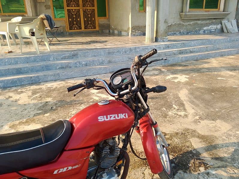 2 bikes for sale Honda cb125f 2021  Suzuki 110 2017 12