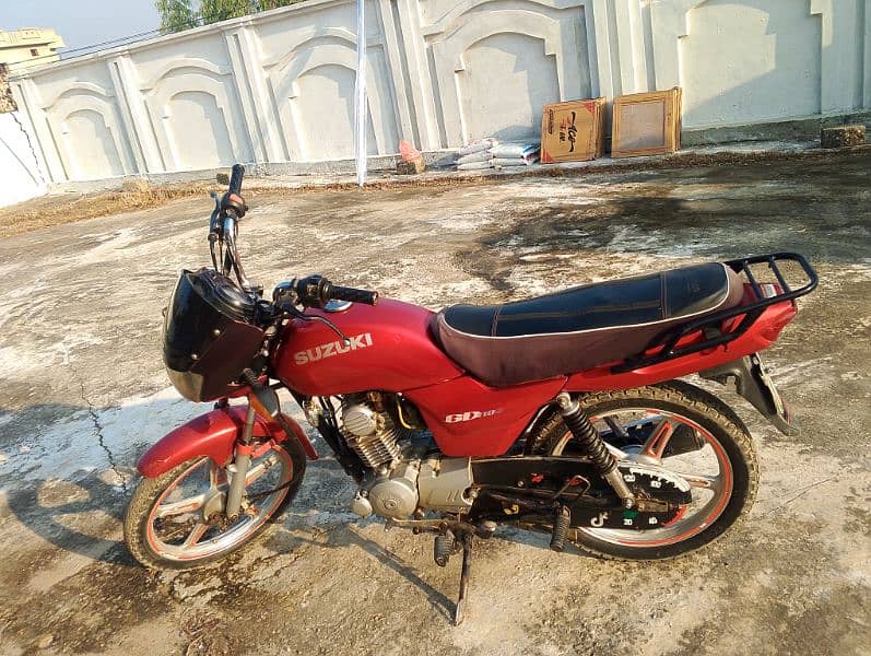 2 bikes for sale Honda cb125f 2021  Suzuki 110 2017 13