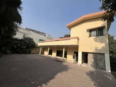 3 KANAL House Available For Rent In Cavalry Ground With Lush Green Lawn