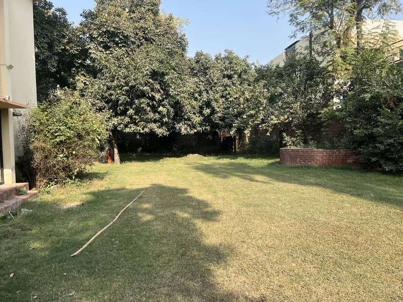 3 KANAL House Available For Rent In Cavalry Ground With Lush Green Lawn 3