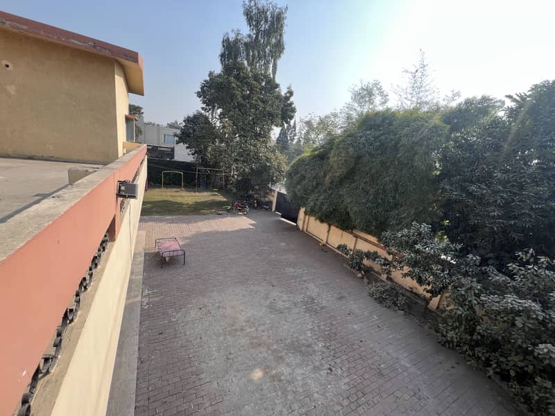 3 KANAL House Available For Rent In Cavalry Ground With Lush Green Lawn 6