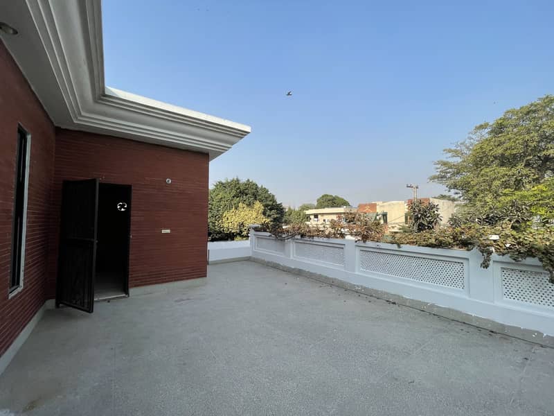 Cantt Properties Offers 1KANAL House Available For Rent In Phase 1 DHA 1