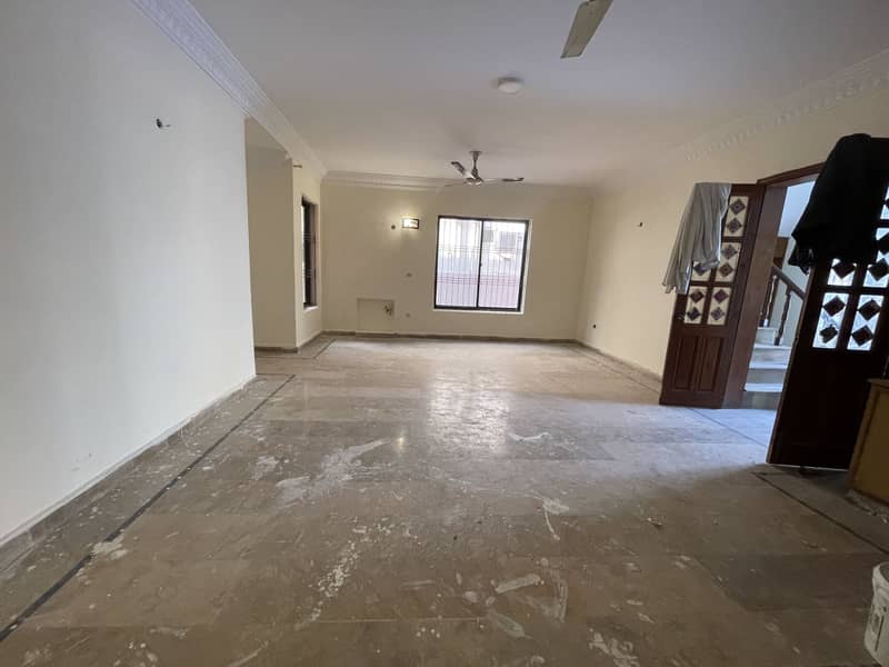 Cantt Properties Offers 1KANAL House Available For Rent In Phase 1 DHA 10