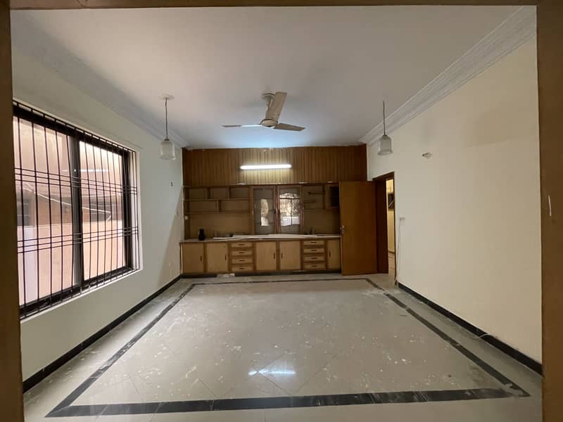 Cantt Properties Offers 1KANAL House Available For Rent In Phase 1 DHA 11