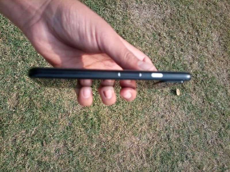 Google pixel 4 non pta just minor dot on panel but panel is origional 1