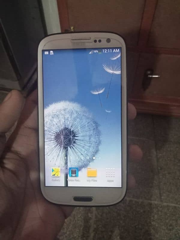 Samsung Galaxy S3  2/32 with box 1