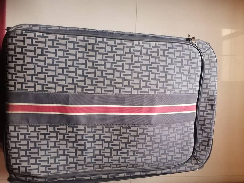 Medium Size Imported Suitcase For Urgent Sale 1