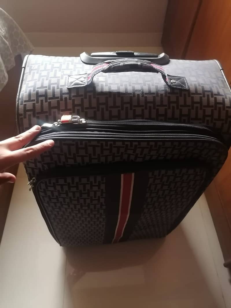 Medium Size Imported Suitcase For Urgent Sale 2