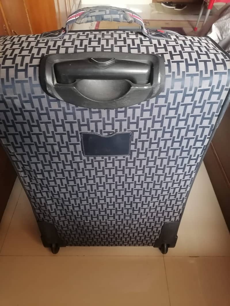 Medium Size Imported Suitcase For Urgent Sale 4