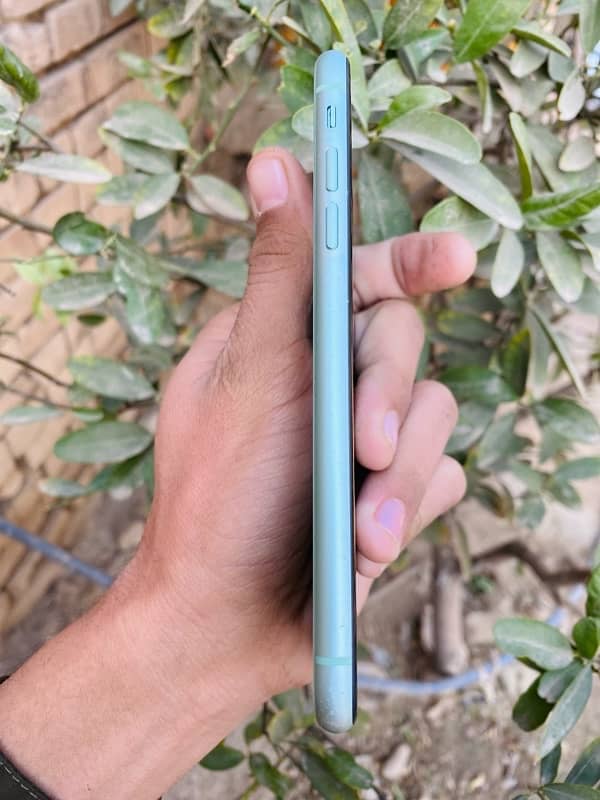 iPhone 11 128gb Non PTA Red Description 2