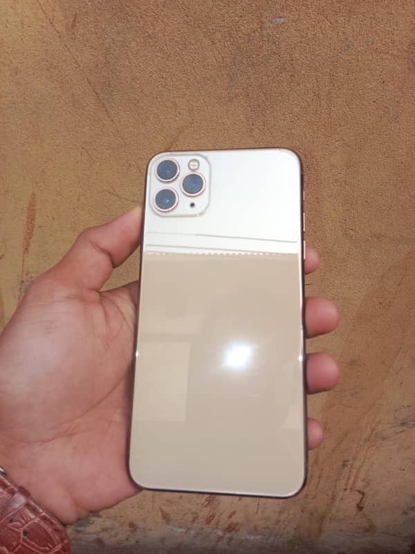 I phone 11 pro max 256 gb pta Approve back change tro ton face id on 5