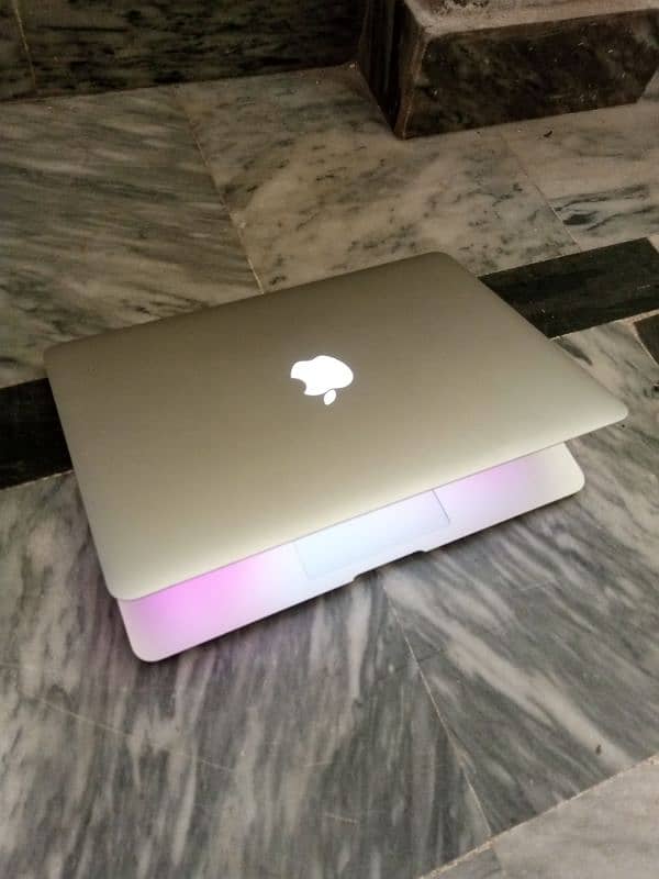 MacBook air 2017 8gb 128gb 13 inch for sale 0