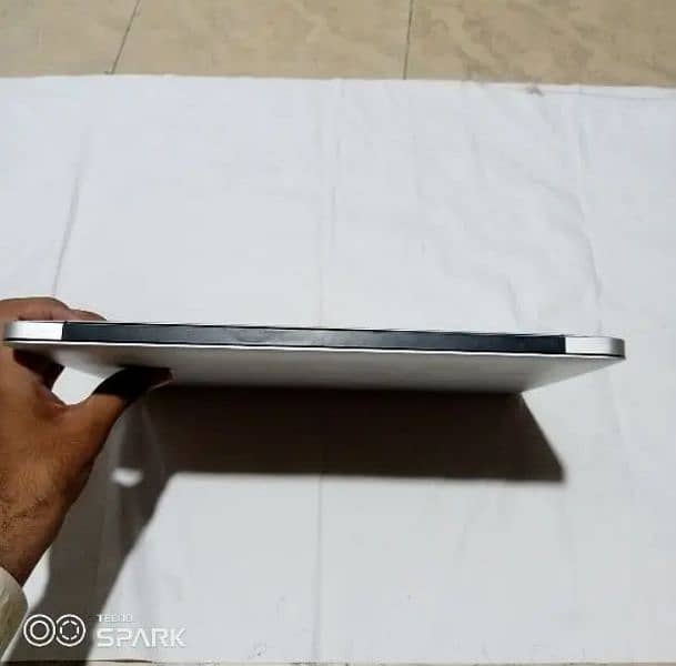 MacBook air 2017 8gb 128gb 13 inch for sale 3