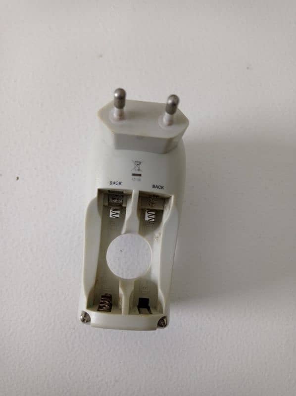 Battery Charger (White Color) 2