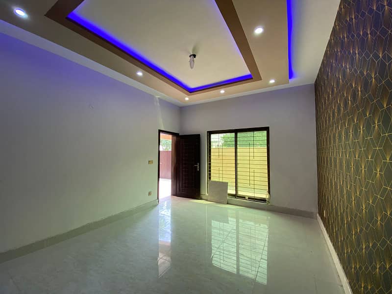 10 Marla Used & Renovated House is for Sale in Tipu Sultan Block Bahria Town Lahore 2