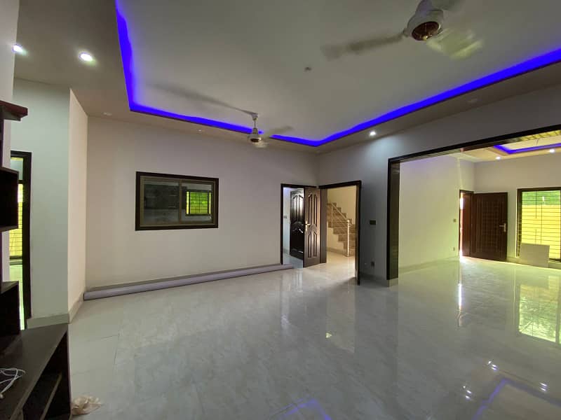 10 Marla Used & Renovated House is for Sale in Tipu Sultan Block Bahria Town Lahore 5