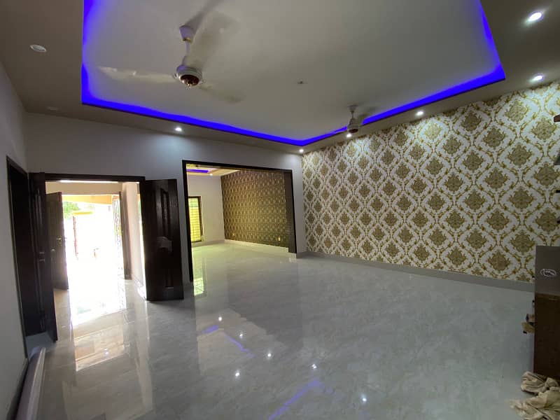 10 Marla Used & Renovated House is for Sale in Tipu Sultan Block Bahria Town Lahore 6