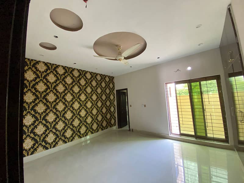 10 Marla Used & Renovated House is for Sale in Tipu Sultan Block Bahria Town Lahore 9