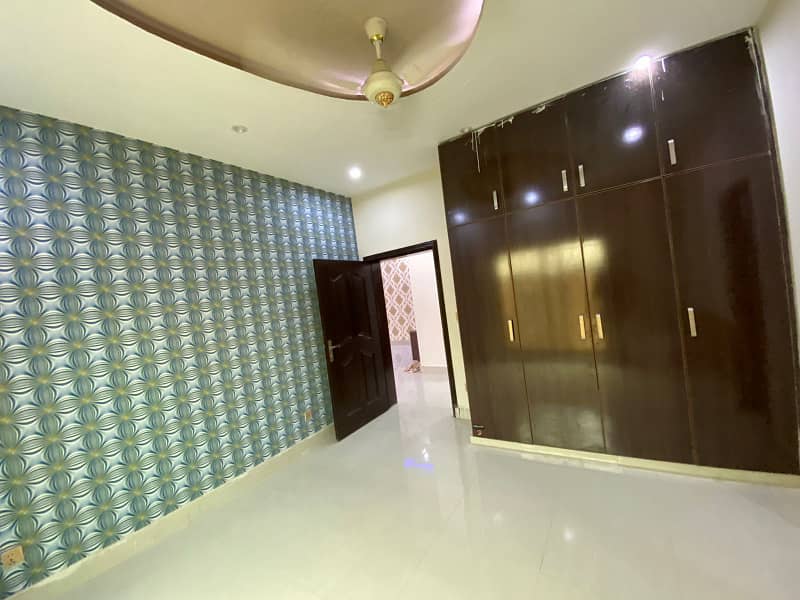 10 Marla Used & Renovated House is for Sale in Tipu Sultan Block Bahria Town Lahore 11